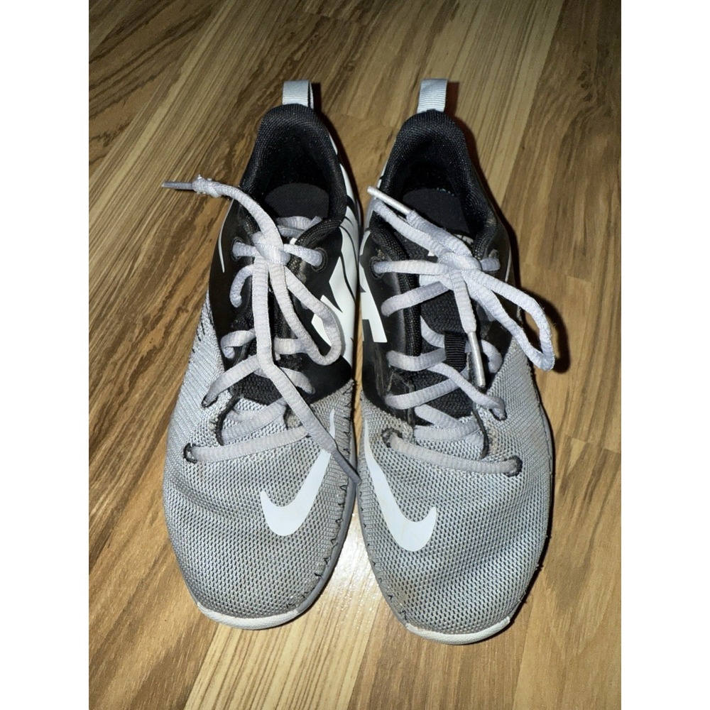 Nike Boys Sz 2 2Y‎ Team Hustle Quick Gray Black Basketball Sneakers